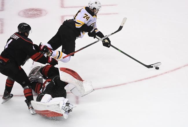 DeBrusk, Bruins rally in 3rd to beat Hurricanes 4-3 | iNFOnews.ca