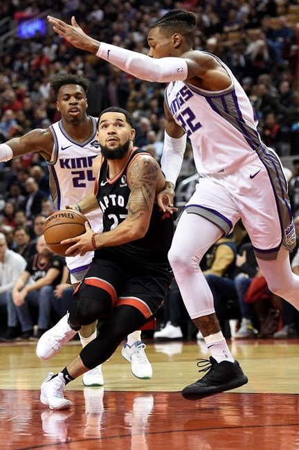 Lowry, Siakam lead Raptors over Kings 124-120 to stay undefeated at home | iNFOnews.ca