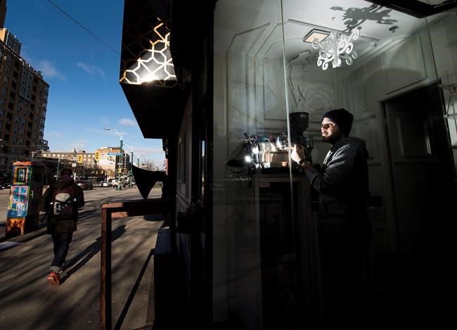 Tiny coffeeshops help owners save on rent in high-cost Toronto, Vancouver | iNFOnews.ca Tiny coffeeshops help owners save on rent in high-cost Toronto, Vancouver | iNFOnews.ca