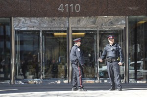 Man arrested after stabbing four co-workers inside Toronto office building | iNFOnews.ca CP27928978