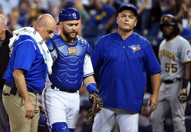Jays catcher Russell Martin leaves in second inning against Pirates with injury | iNFOnews.ca