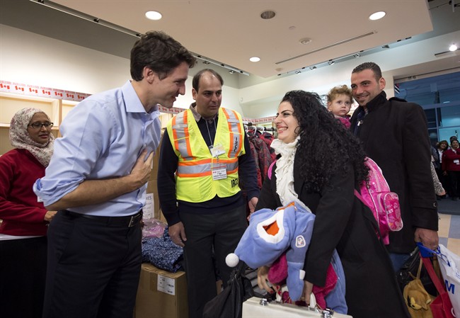 Syrian refugees arrive on government aircraft in Toronto | iNFOnews.ca CP35636688