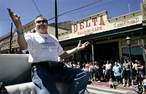 'Beverly Hillbillies' actor says CBS wrongly allowed Iowa restaurant to use character's name | iNFOnews.ca CP31076785