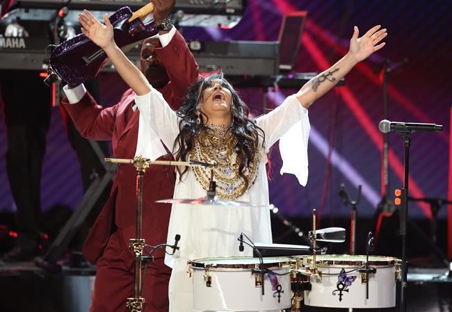 BET Awards full of Prince tributes and political moments | iNFOnews.ca