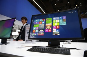 After losing sales to smartphones and tablets, PC makers shake up design to woo consumers back | iNFOnews.ca CP31379652
