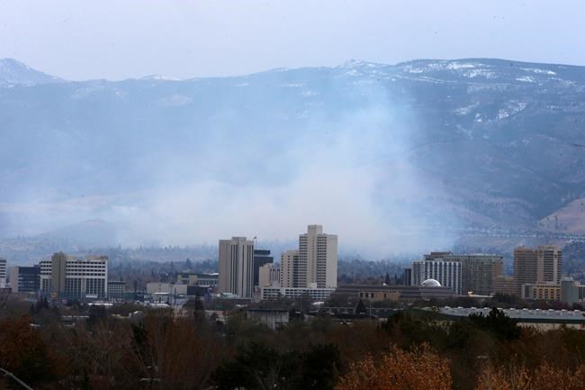 Wildfire destroys multiple Reno homes; hundreds threatened | iNFOnews.ca