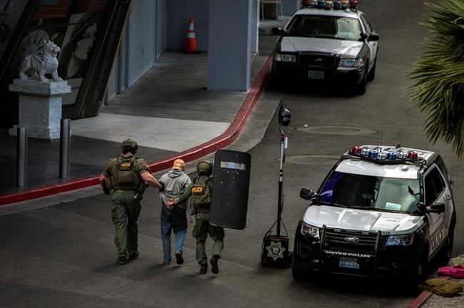Vegas Strip reopens after gunman surrender, fatal shooting | iNFOnews.ca Vegas Strip reopens after gunman surrender, fatal shooting | iNFOnews.ca