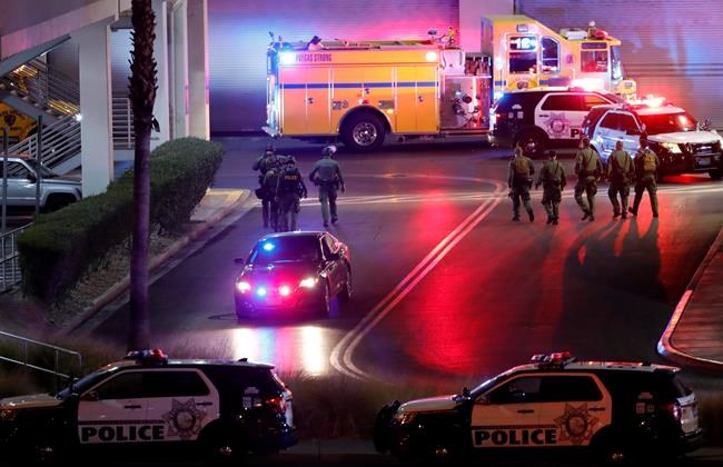 Vegas police arrest 18-year-old in mall shooting that hurt 3 | iNFOnews.ca CP1857085617