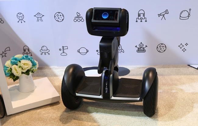 Robots walk, talk, pour beer and take over CES tech show | iNFOnews.ca CP1758028157