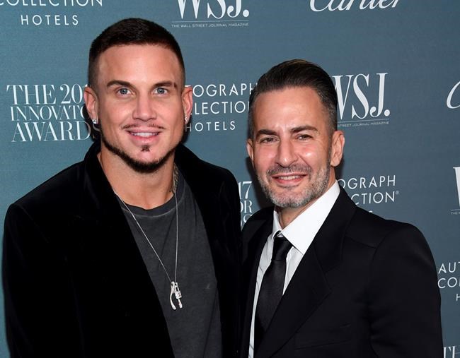 Marc Jacobs proposes to boyfriend after flash mob dance | iNFOnews.ca Marc Jacobs proposes to boyfriend after flash mob dance | iNFOnews.ca