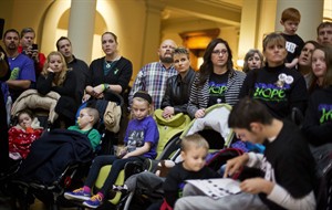 Sick kids should only get medical marijuana when other treatments fail, pediatrics group says | iNFOnews.ca CP31629325