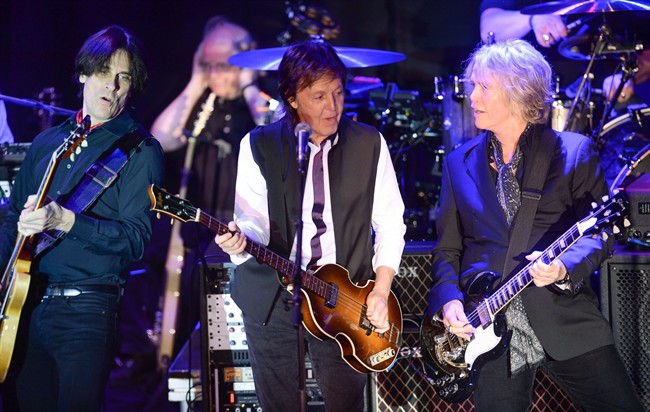 Paul McCartney performs private concert for executives, stars in New York | iNFOnews.ca CP33073575