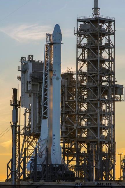 Last-second launch delay for SpaceX at historic moon pad | iNFOnews.ca