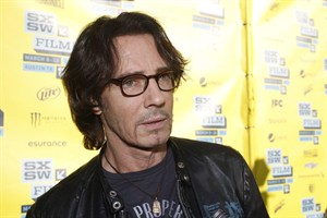 Jury sides with 1980s pop star Rick Springfield in concert-goer's personal injury lawsuit | iNFOnews.ca CP31508604