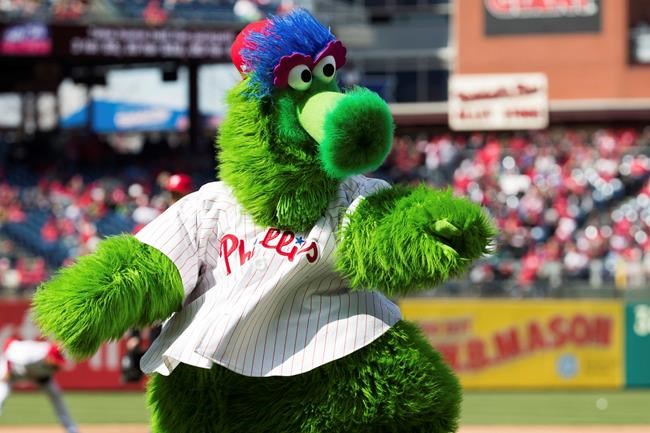 Phillies fan injured by flying hot dog launched by Phanatic | iNFOnews.ca Phillies fan injured by flying hot dog launched by Phanatic | iNFOnews.ca
