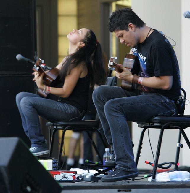 Rodrigo y Gabriela return to their roots with a new album | iNFOnews.ca