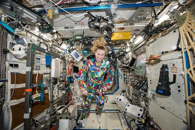 NASA astronaut wears spacesuit painted by kids with cancer | iNFOnews.ca CP1701001731