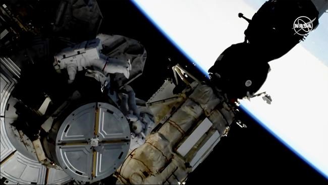 Spacewalking astronauts swap out space station's batteries | iNFOnews.ca Spacewalking astronauts swap out space station's batteries | iNFOnews.ca