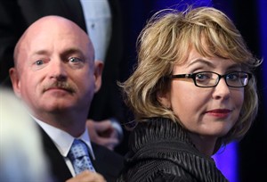 Former US Rep. Gabrielle Giffords, husband Mark Kelly collaborating on book about gun control | iNFOnews.ca CP27165395