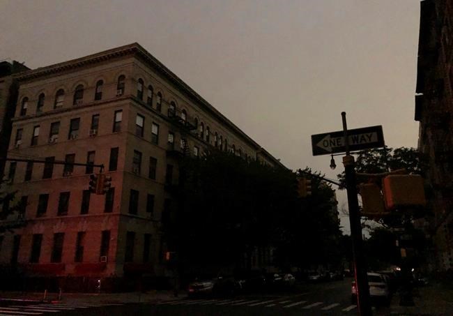 Power outage leaves large swaths of Manhattan in the dark | iNFOnews.ca