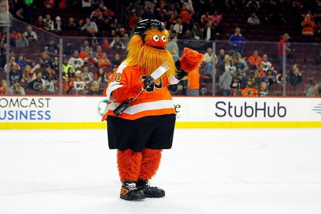 Philadelphia Flyers mascot, Gritty, has fun in first snow | iNFOnews.ca