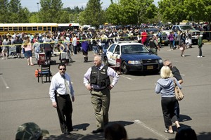 Washington police ask citizen journalists to not help bad guys get away from crime scenes | iNFOnews.ca CP29491982