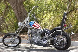 Reported 'Easy Rider' chopper sells for more than $1.35 million at auction | iNFOnews.ca CP30341887