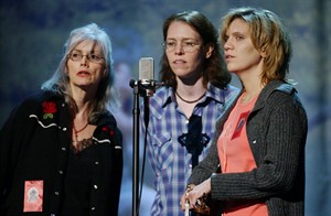 Alison Krauss, Baez to perform at Emmylou Harris tribute show in January in Washington, DC | iNFOnews.ca CP30799433
