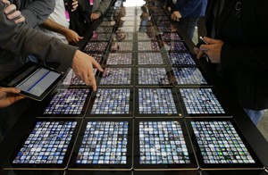 Apple expected to roll out new versions of iPads in preparation for holiday shopping season | iNFOnews.ca CP25585206