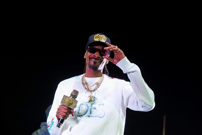 Kansas apologizes for risque Snoop Dogg show at hoops event | iNFOnews.ca