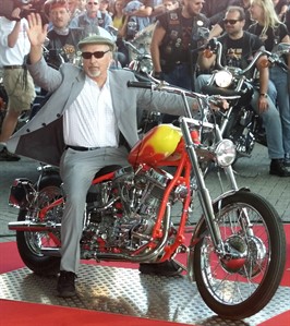 New Mexico motorcycle rally and ride pay homage to Dennis Hopper, the legacy of 'Easy Rider' | iNFOnews.ca