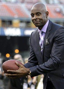 Hall of Famer receiver Jerry Rice helps NFL fight childhood obesity through Xbox 360 program | iNFOnews.ca Hall of Famer receiver Jerry Rice helps NFL fight childhood obesity through Xbox 360 program | iNFOnews.ca