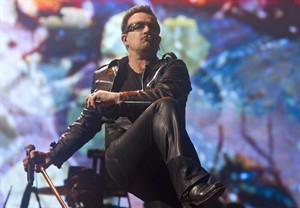 U2 plans to play indoor arenas during 2015 tour | iNFOnews.ca CP30961399