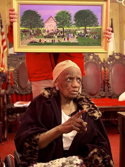 Kentucky painter Helen LaFrance turns 100 years old | iNFOnews.ca Kentucky painter Helen LaFrance turns 100 years old | iNFOnews.ca