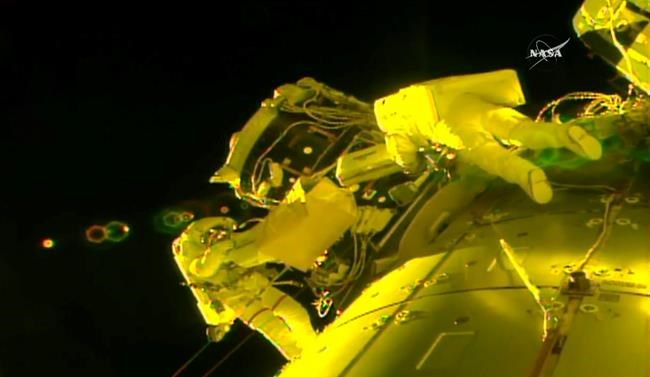 Spacewalkers lose piece of shielding, use patch instead | iNFOnews.ca Spacewalkers lose piece of shielding, use patch instead | iNFOnews.ca