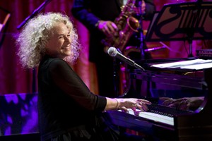 Carole King, Roy Ayers, Laura Mvula to perform at Alicia Keys' Black Ball on Nov. 7 | iNFOnews.ca CP25040611
