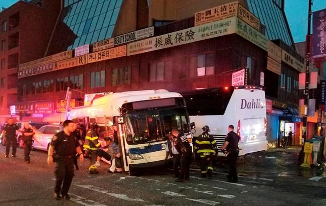 Officials: Dropped thermos may have caused deadly bus crash | iNFOnews.ca CP1939555785