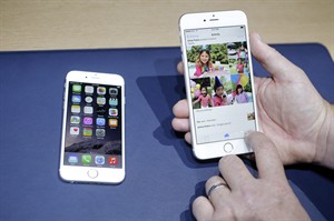 Apple says it had record 4 million iPhone orders on first day, exceeds supply | iNFOnews.ca CP29896756
