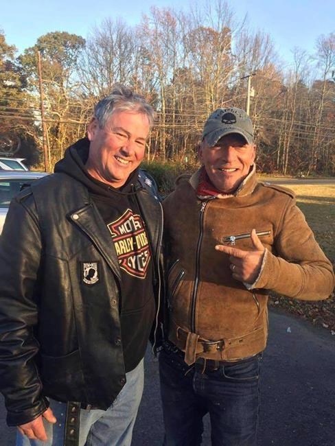 Bikers help Springsteen, stranded on the side of the road | iNFOnews.ca
