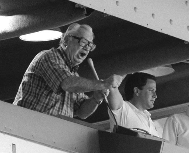 Harry Caray, this Bud's for you. | iNFOnews.ca