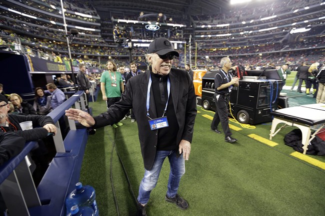 Phil Knight plans to step down as Nike chairman, says job should go to CEO Mark Parker | iNFOnews.ca CP33674568