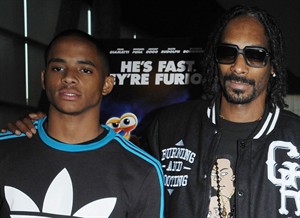 Snoop Dogg's wide receiver son spurns USC, his father's favourite school, to sign with UCLA | iNFOnews.ca CP31777092