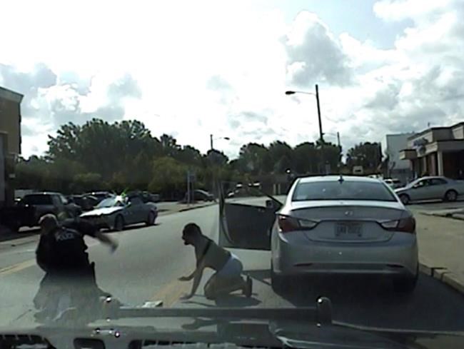 Ohio officer seen striking man on video suspended 15 days | iNFOnews.ca