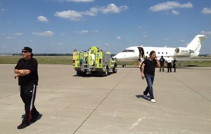 Private jet with rock bands Ratt, Dokken aboard makes emergency landing in Moline | iNFOnews.ca CP24553117