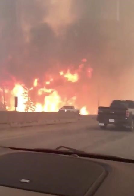 Canada evacuating 8,000 wildfire evacuees by air | iNFOnews.ca