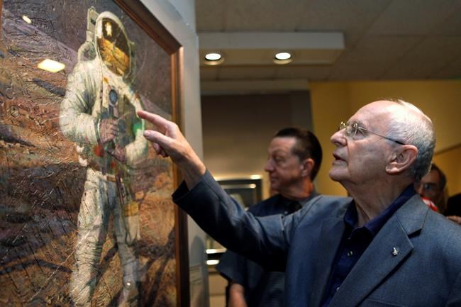 Astronaut and moonwalker Alan Bean dies at 86 | iNFOnews.ca