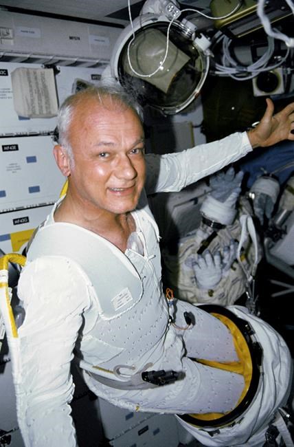 NASA astronaut, 1st to fly untethered in space, dies at 80 | iNFOnews.ca NASA astronaut, 1st to fly untethered in space, dies at 80 | iNFOnews.ca