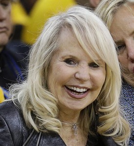 Source: Sterling agrees to surrender control of Clippers to his wife | iNFOnews.ca