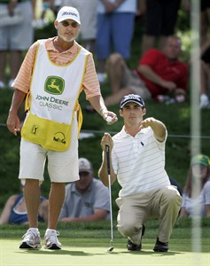 PGA Tour caddies file class-action lawsuit over not earning endorsement money from bibs | iNFOnews.ca