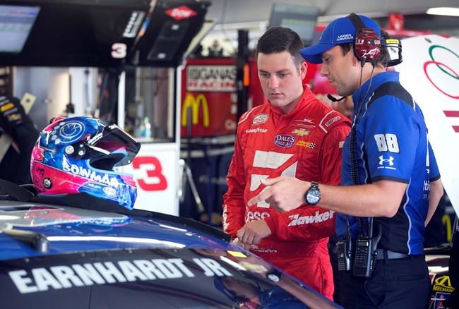Alex Bowman to replace Earnhardt Jr. in No. 88 car in 2018 | iNFOnews.ca